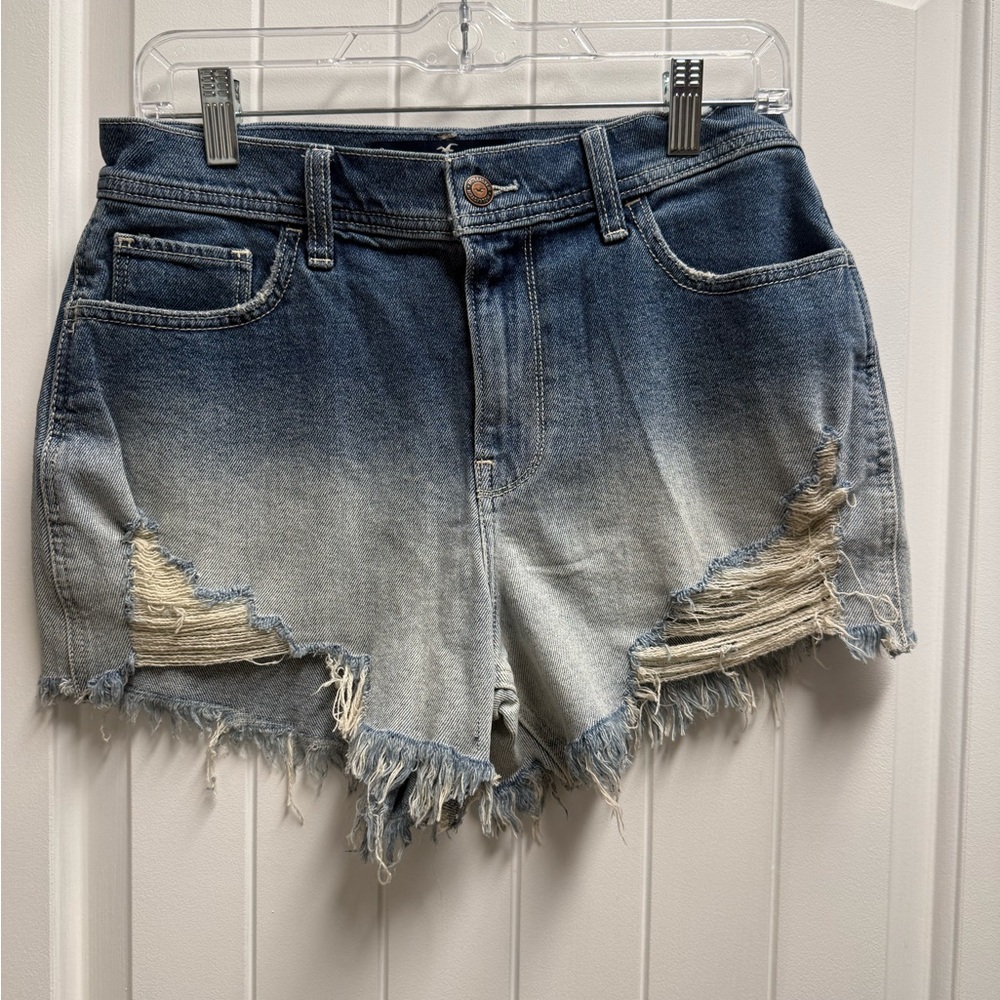 Hollister Women’s Ultra High Rise Mom Short 4” Vintage Stretch Size 9 W29 NWOT